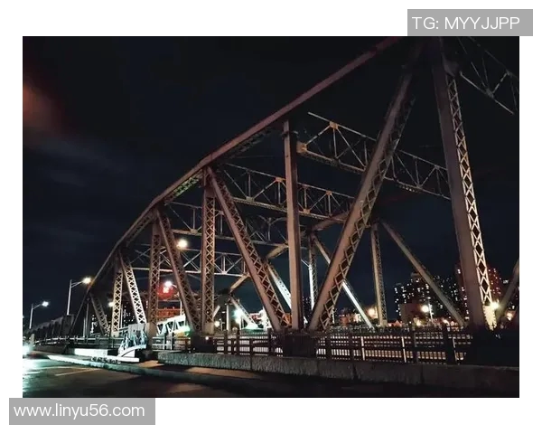 两座城市的交汇点在时间的洪流中静静等待彼此的重逢与未来的故事