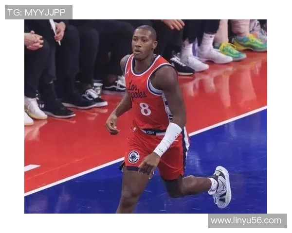 快船邓恩称赞保罗为顶级职业球员观察其打球对自己成长帮助巨大