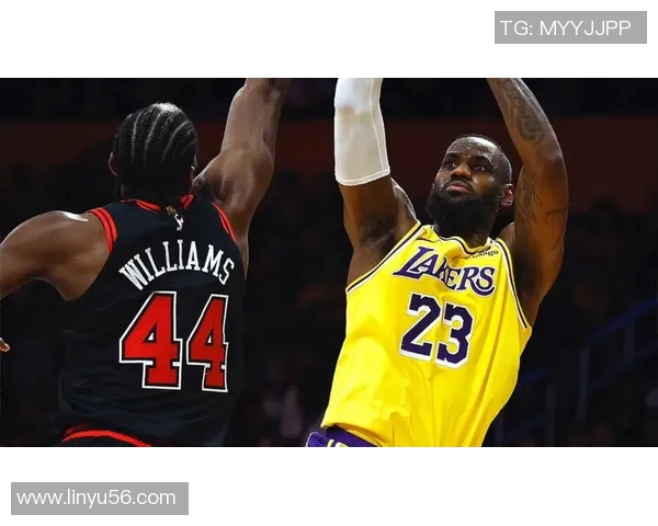 就让这“三分雨”尽情落下 湖人大胜雷霆