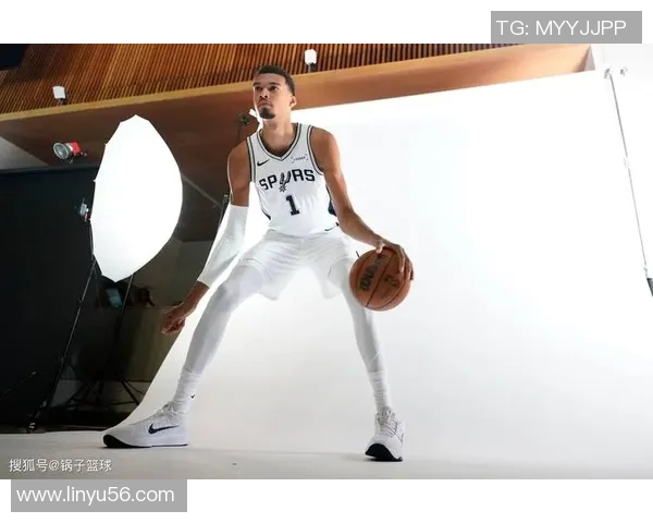 文班未来搭档?榜眼秀哈珀首秀23分钟14中7得15分4板2助4失误 文班未来搭档?榜眼秀哈珀首秀23分钟14中7得15分4板2助4失误