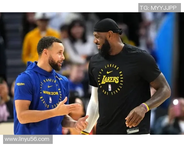 库里圣诞大战西装亮相湖人主场 库里圣诞大战西装亮相湖人主场